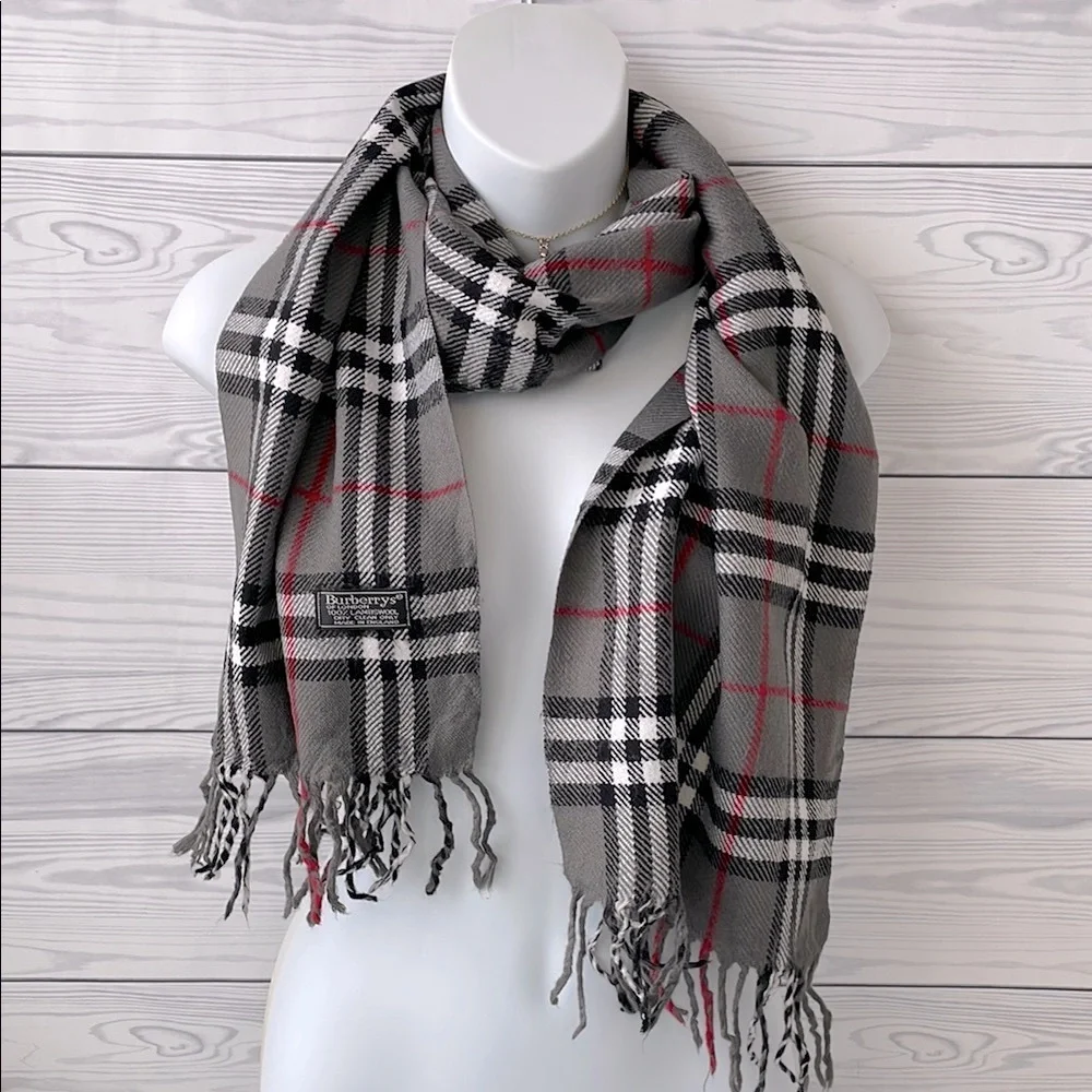 Burberrys Gray 100% Lambswool‎ Scarf